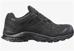 XA FORCES GORE-TEX is a very lightweight, all conditions tactical shoe for moving fast in the most critical situations. Based on Salomon's iconic XA PRO 3D, this special forces oriented version is more durable in every way, and has a beefier outsole.